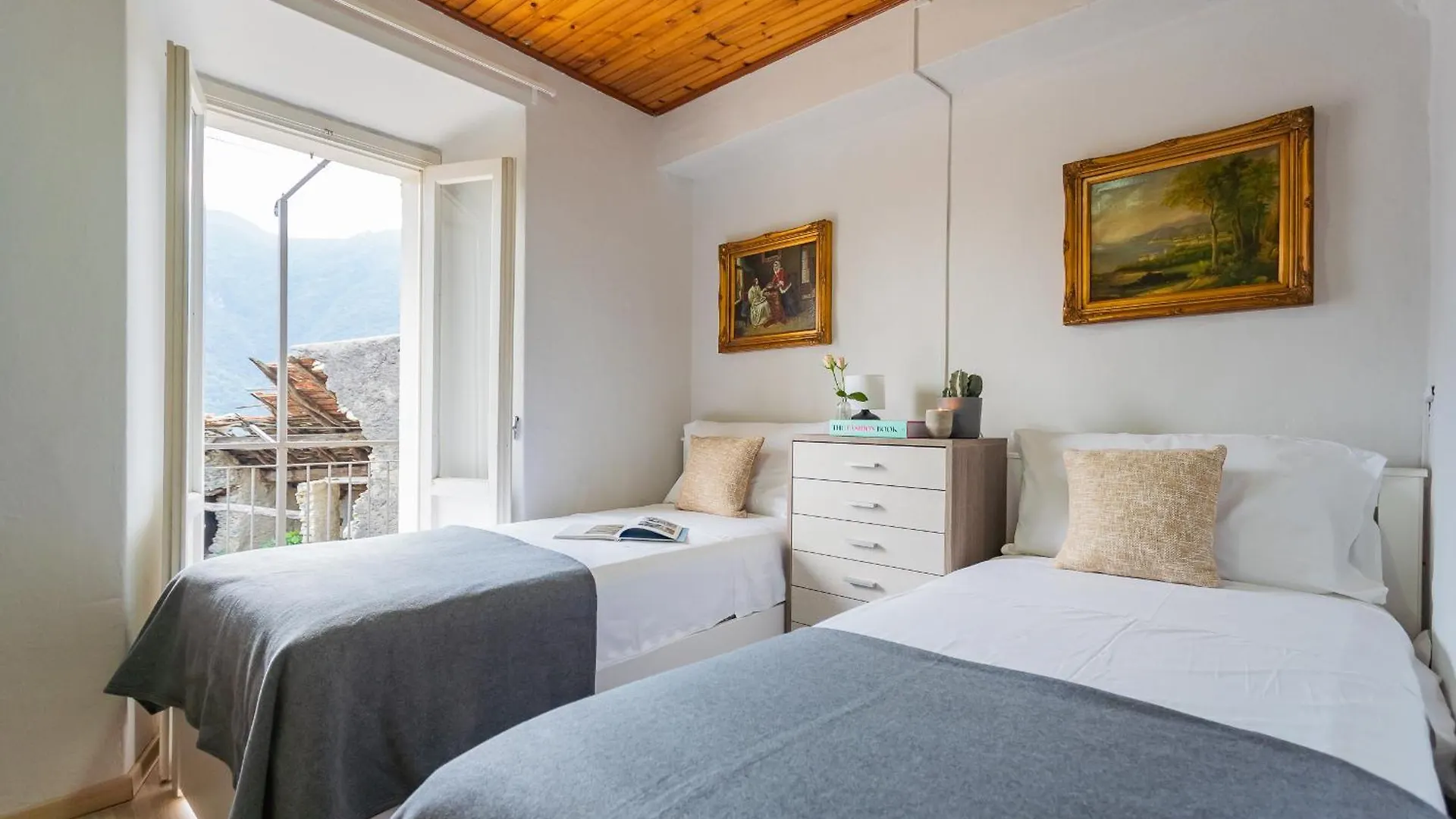Villetta Panebianco Home In Castagna 11 By Rent All Como Nesso 0*,